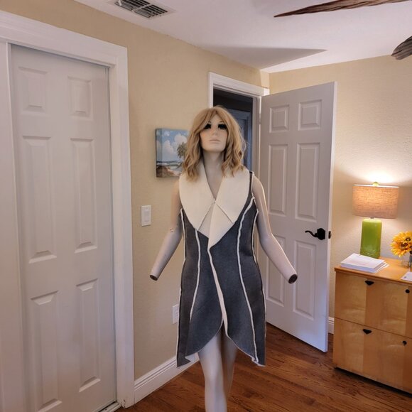 Cremieux Faux Sherpa Grey and Ivory Vest Jacket Size M Medium EXC - Picture 2 of 10